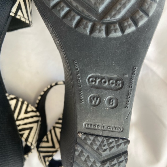 Crocs Black and White Geometric Women's Wedge Sandals size 8 - Picture 3 of 12